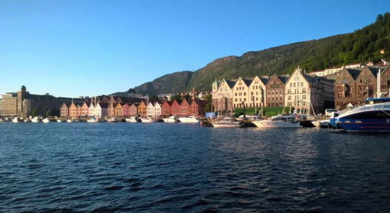 Pizzeria w norweskim miasteczku nad fiordem