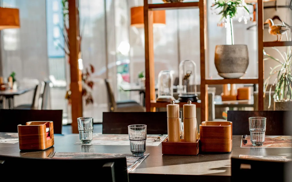 Stół z posiłkami w restauracji w Oslo