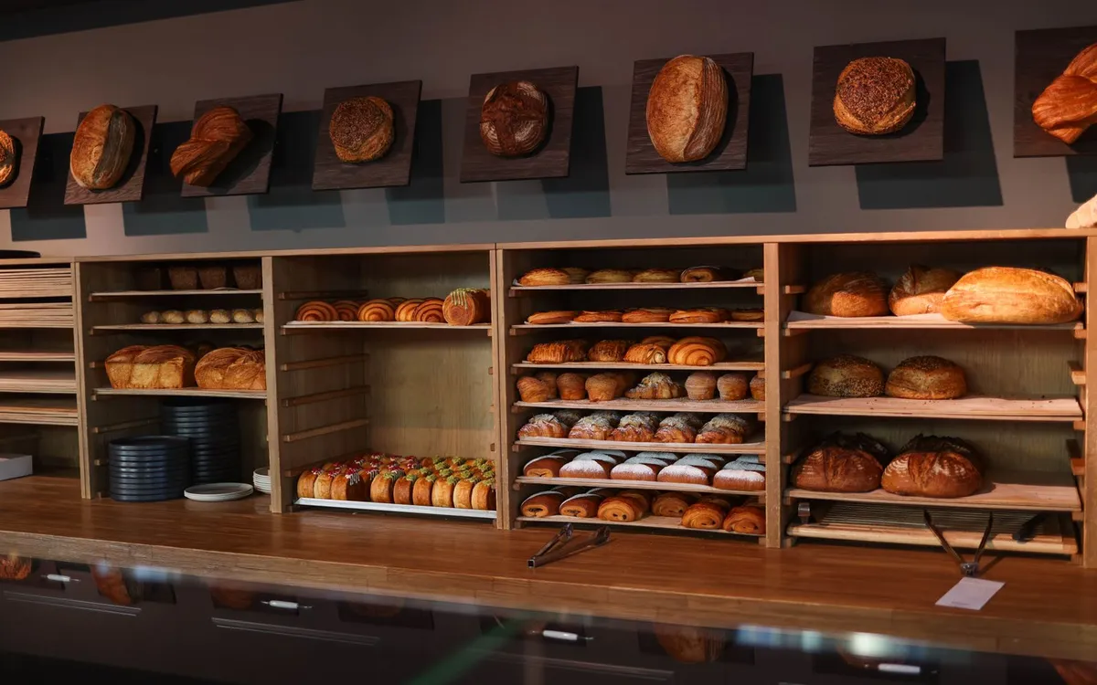 Tania piekarnia w Oslo Świeże pieczywo w piekarni w Oslo